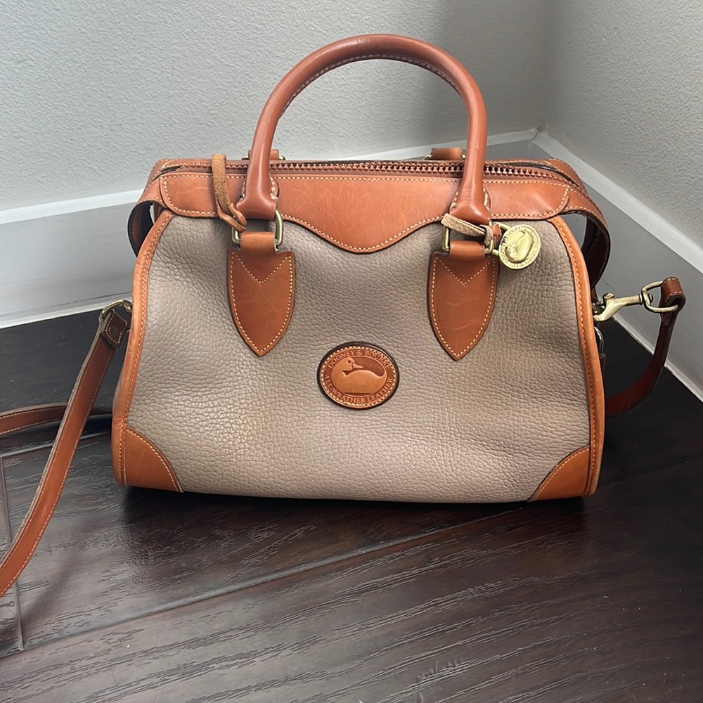 Vintage Dooney & Bourke crossbody bag
